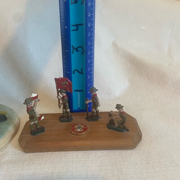 Boy Scouts Joseph Csatari 75th Anniversary 1984 Porcelain Figurine +Plus Figures - Picture 12 of 13